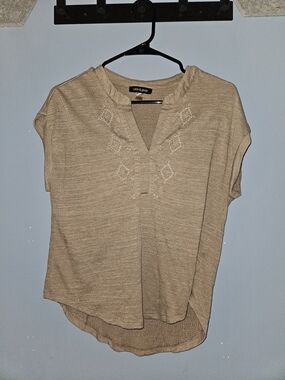 Cable & Gauge Beige Short Sleeve Knit Top with Embroidered V-Neck